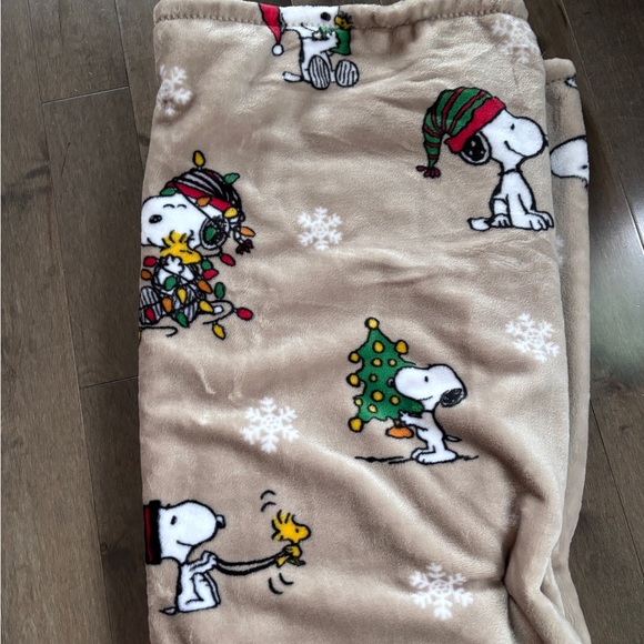 Peanuts Snoopy & Woodstock Christmas Plush Throw Blanket 50"x70" Taupe/tan - Picture 3 of 3